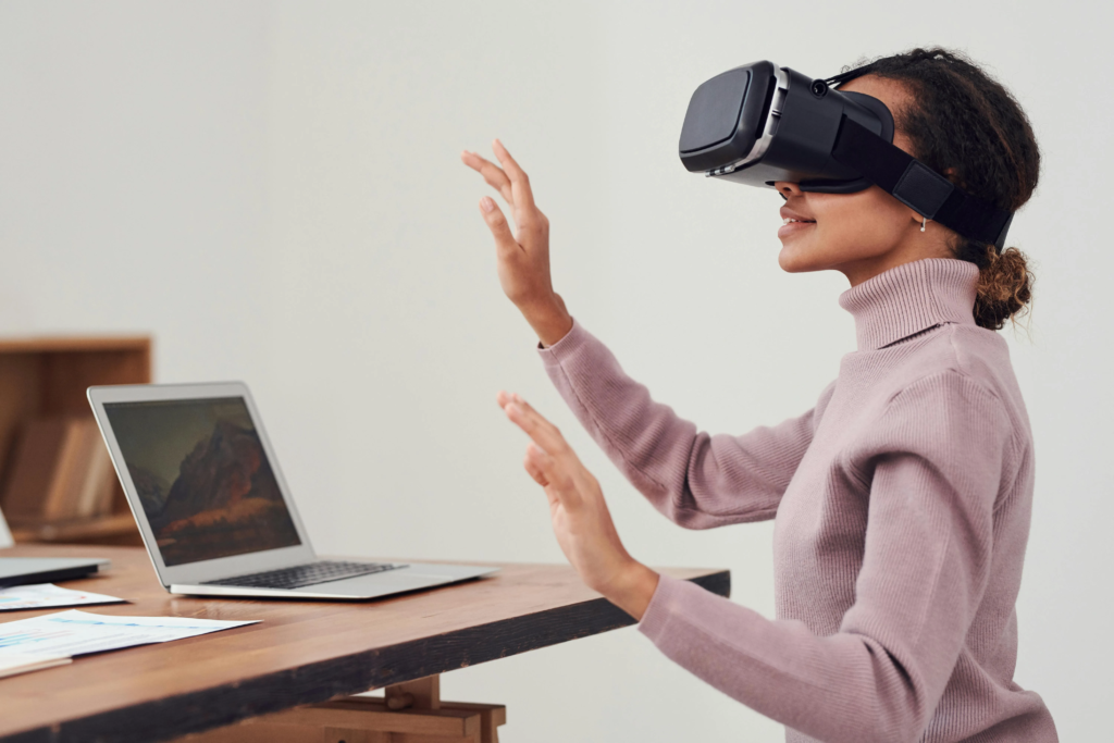 progetti virtuali con visore ottico per realtà aumentata. Virtualizza la tua abitazione